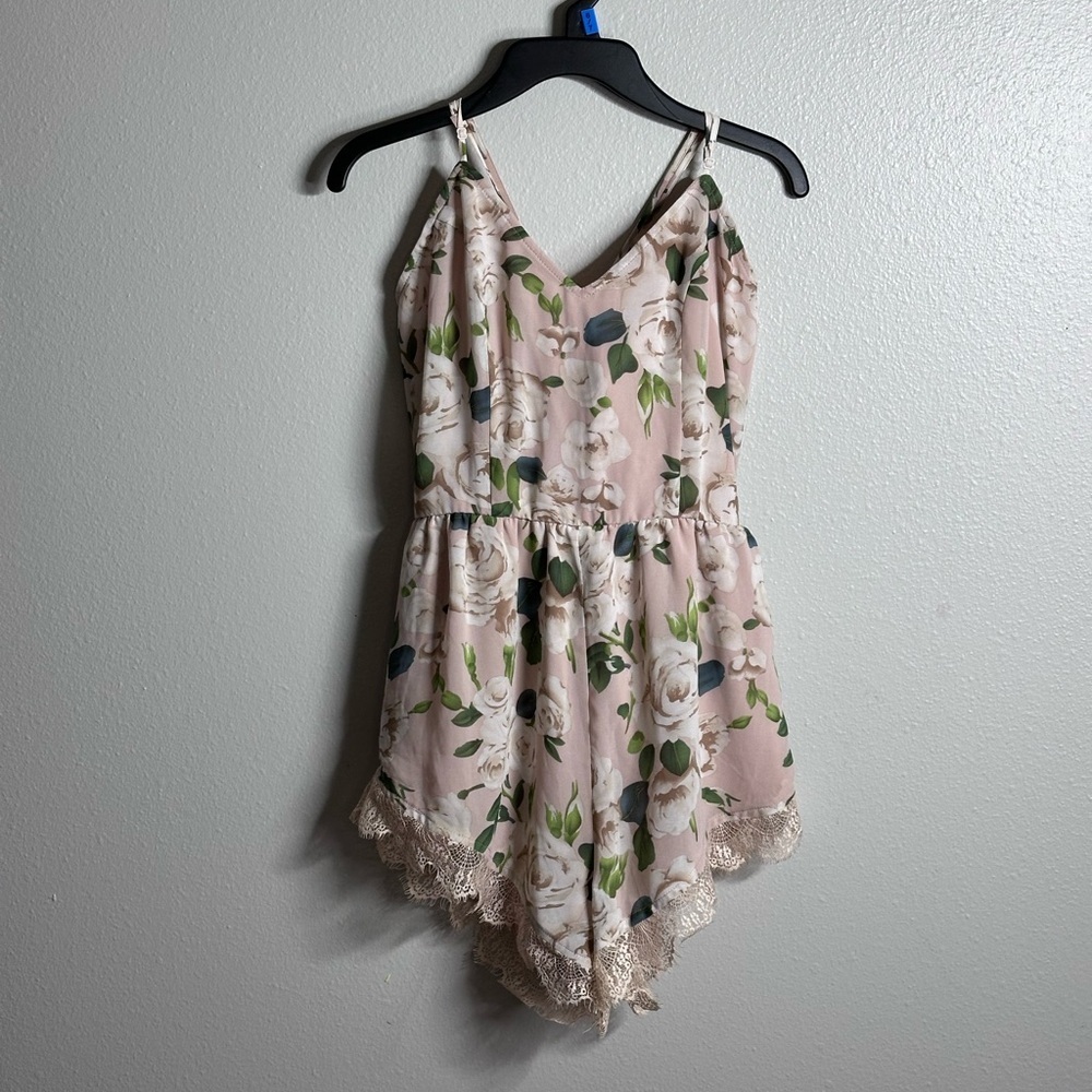 Tobi Women Beige Floral Romper size M